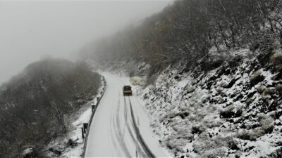 Bursa’da karda yolda kalanlar onu arıyor