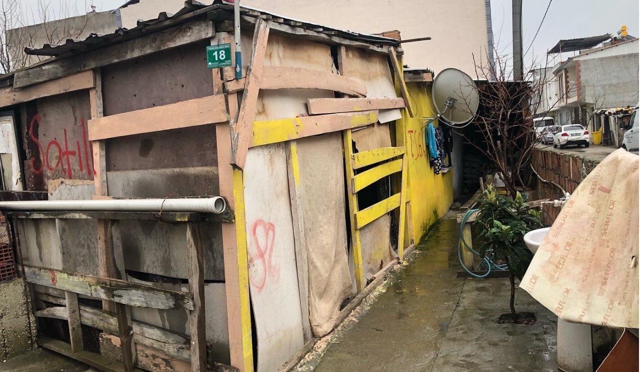 Bursa’da yürek burkan görüntü! Bakın bu harabede kim yaşıyor?