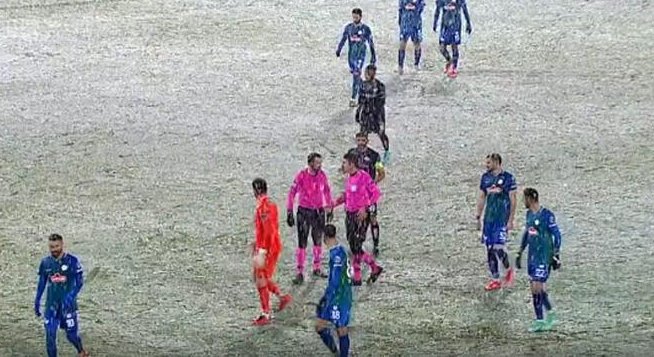 Süper Lig’de bir maç daha yarıda kaldı! Süper Lig’de bir maç daha yarıda kaldı!