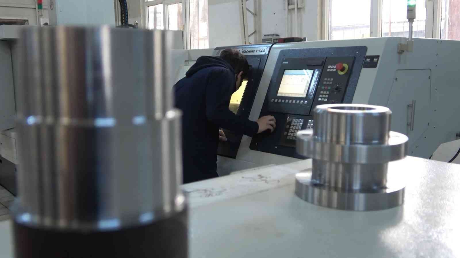 Bursa’da meslek lisesi öğrencileri üretiyor! 27 ülkeye ihraç oluyor