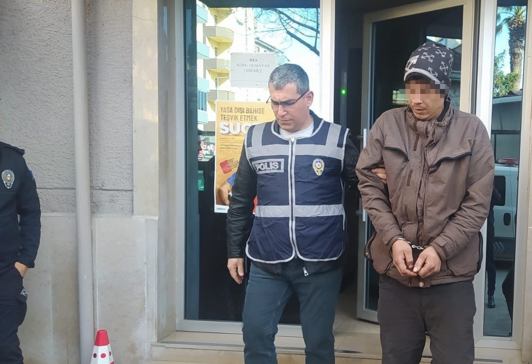 Bursa’da ‘oto faresi’ polisten kaçamadı… Bursa’da ‘oto faresi’ polisten kaçamadı…