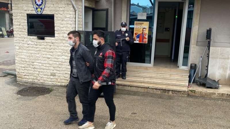 Bursa uyuşturucuya geçit yok! Kıskıvrak yakalandı… Bursa'nın Mustafakemalpaşa ilçesinde uyuşturucu madde satışı yaptığı tespit edilen ve
