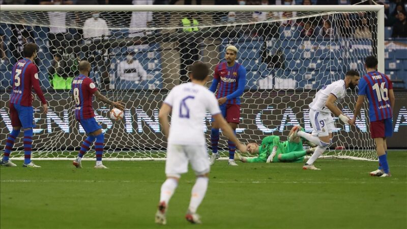 İspanya'da Süper Kupa yarı finalinde Barcelona'yı uzatmalarda 3-2 yenen Real