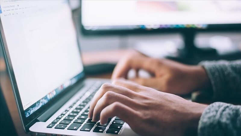 Cep telefonları başta olmak üzere elde oynanan dijital oyunlar toplumları