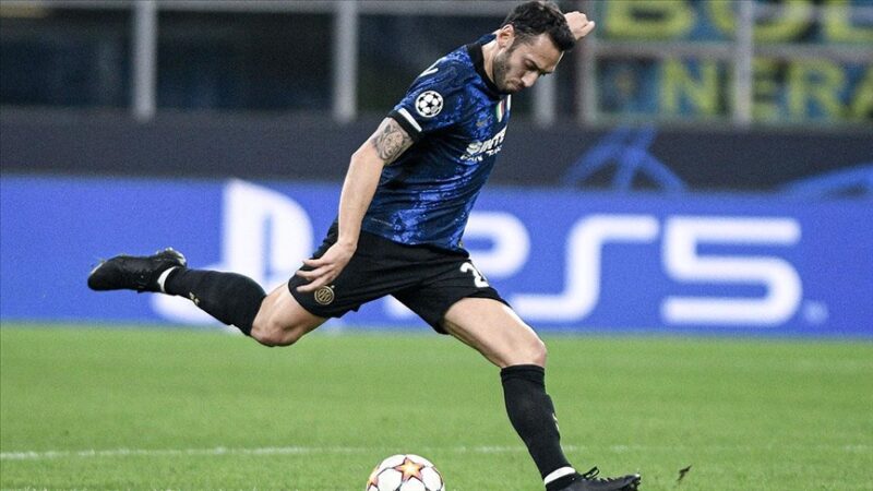 Avrupa'da oynayan yıldız orta saha futbolcuları, milli takımda ya da