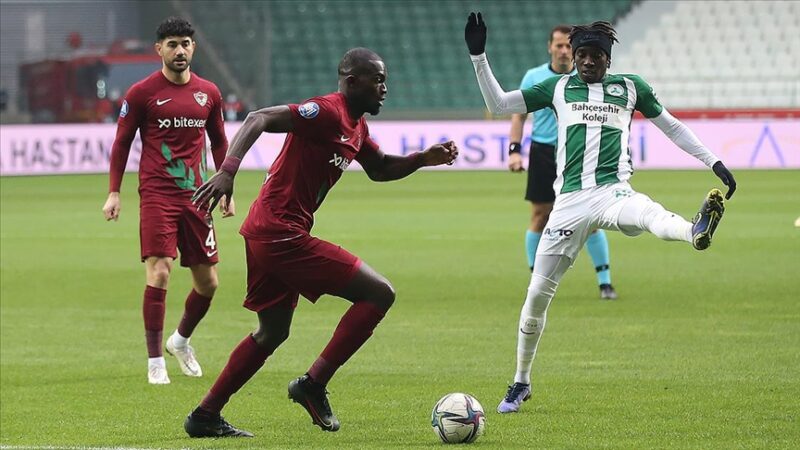 Spor Toto Süper Lig'de 2021-2022 sezonunun ilk yarısında toplam sürenin