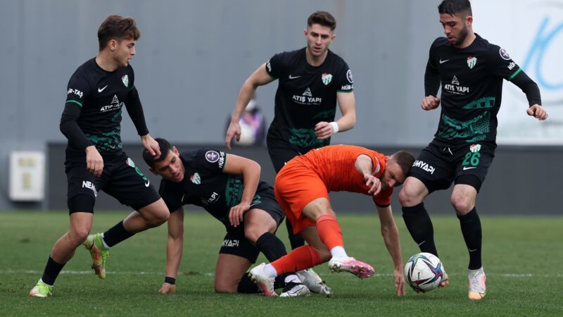 1.Lig’de Timsah’a ağır darbe! Bu maçta herşey var… Spor Toto 1.Lig'de ikinci yarı başladı... Bursaspor, büyük umutlarla çıktığı
