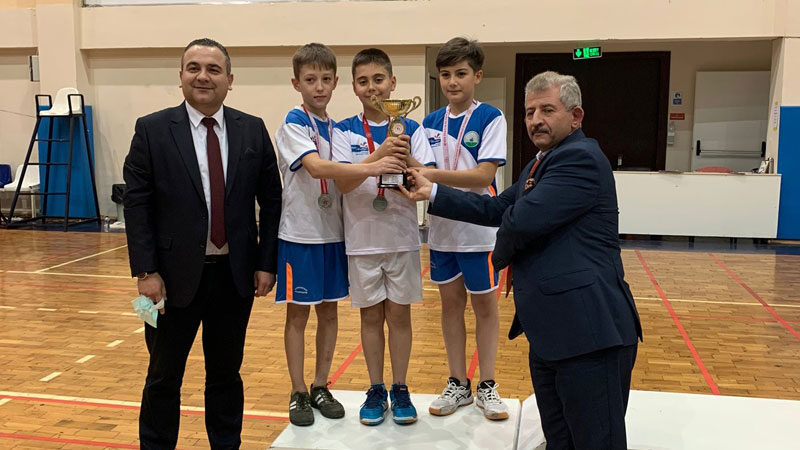 Badminton akademide yetiştirdiği sporcularla önemli başarılara imza atan Osmangazi Belediyespor,