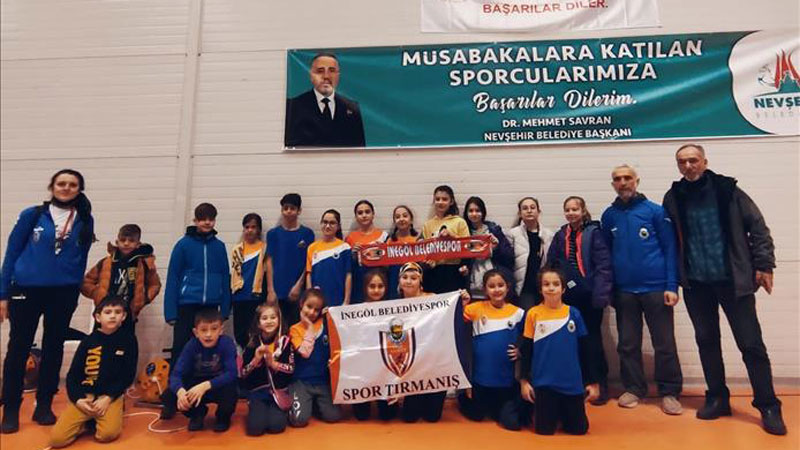 Küçük dağcılar kürsüleri fethetti