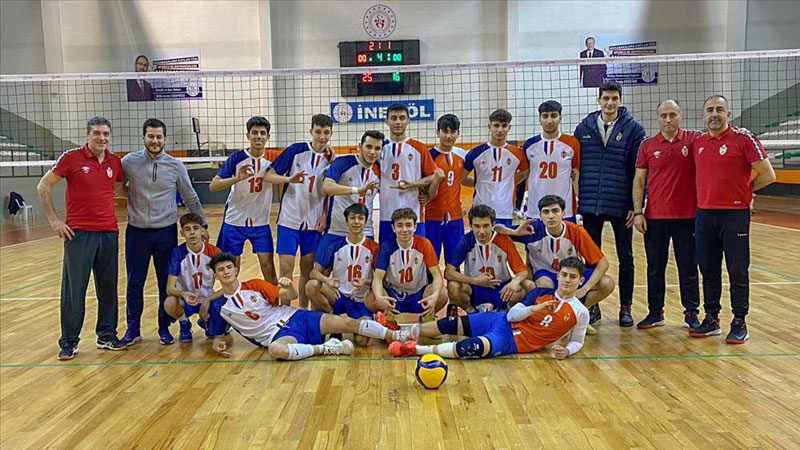 İnegöl Belediye Spor Kulübünün Yıldızlar Liginde mücadele eden voleybol takımı,