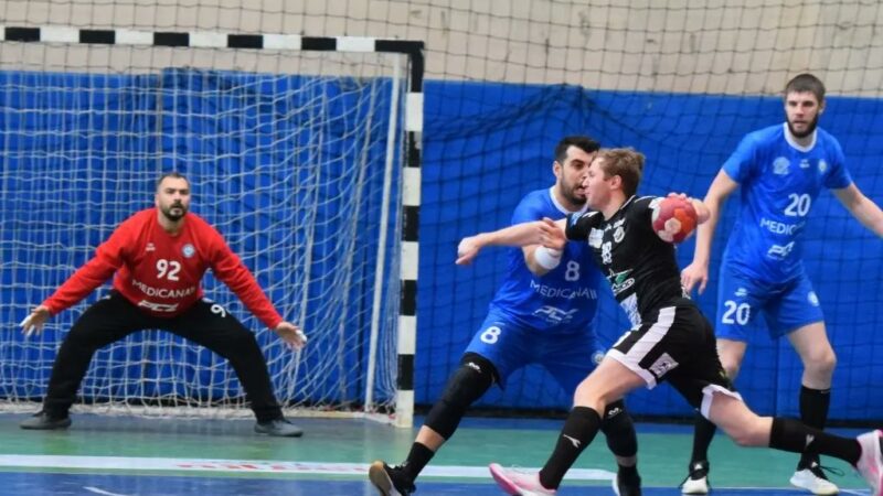 Erkekler Hentbol Süper Ligi'nde mücadele eden Nilüfer Belediyespor, sahasında ağırladığı