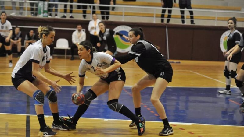 Hentbol Kadınlar 1.Lig B Grubu'nun namağlup lideri Mudanya Belediyespor, deplasmanda