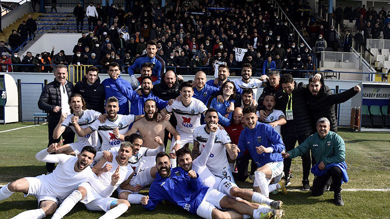 Bursa ekibi fırtına estiriyor! Üst üste 5. kez… TFF 2.Lig Beyaz Grup'ta mücadele eden temsilcimiz Karacabey Belediyespor, üst