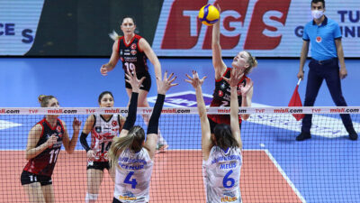 Bursa ekibi İstanbul'da konuk olduğu Türk Hava Yolları'na 3-1 yenilmekten