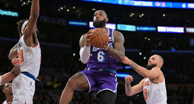 LeBron James’ten “triple-double” LeBron James’ten “triple-double”