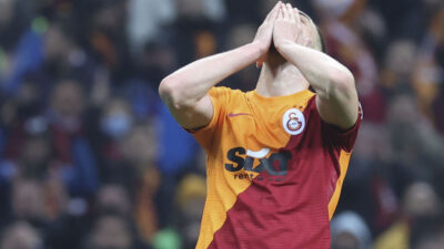 Aslan kâbustan uyanamıyor