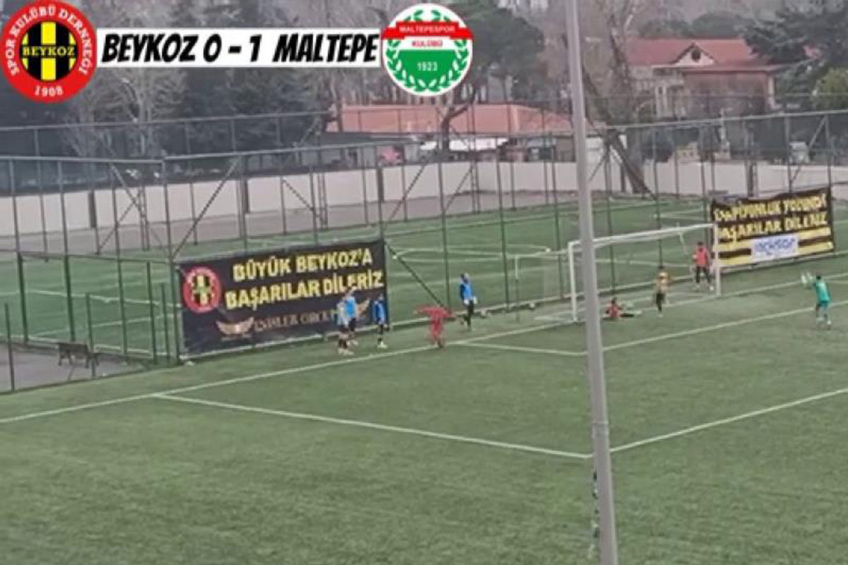 Amatör maçta ilginç olay: Top toplayıcı çocuk golü kurtardı! Amatör maçta ilginç olay: Top toplayıcı çocuk golü kurtardı!