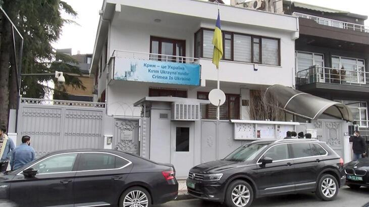 Ukrayna İstanbul Başkonsolosluğu’na yardım malzemesi teslim ettiler