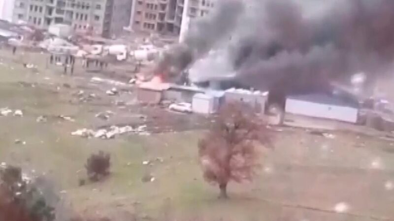 Bursa’da korkutan yangın Bursa'da toplu konutların içerisinde bulunan bir fabrikada çıkan yangın sonucu