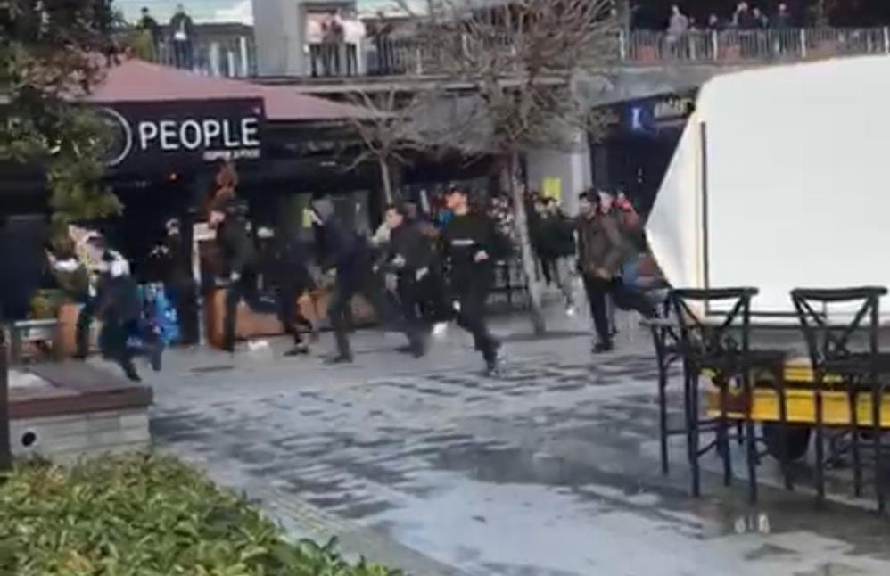 Galatasaray ve Fenerbahçe derbi maçı öncesi Bursa’da olaylar Galatasaray ve Fenerbahçe derbi maçı öncesi Bursa’da olaylar