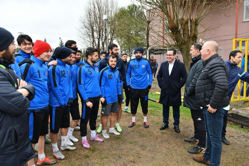 Başkan Kanar’dan futbolculara deplasman öncesi moral ziyareti