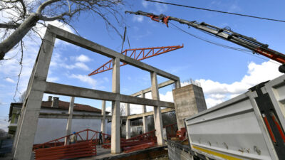 Çukurca İzvat Camii’nin çatı montajı başladı