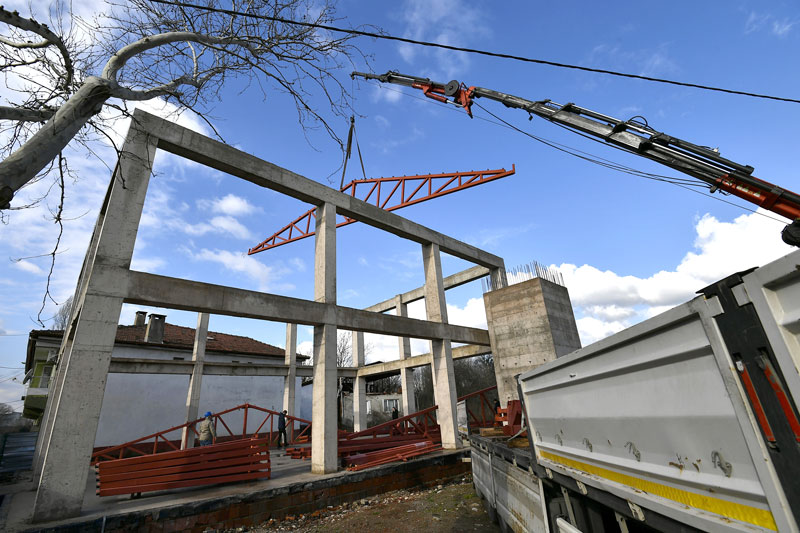 Çukurca İzvat Camii’nin çatı montajı başladı