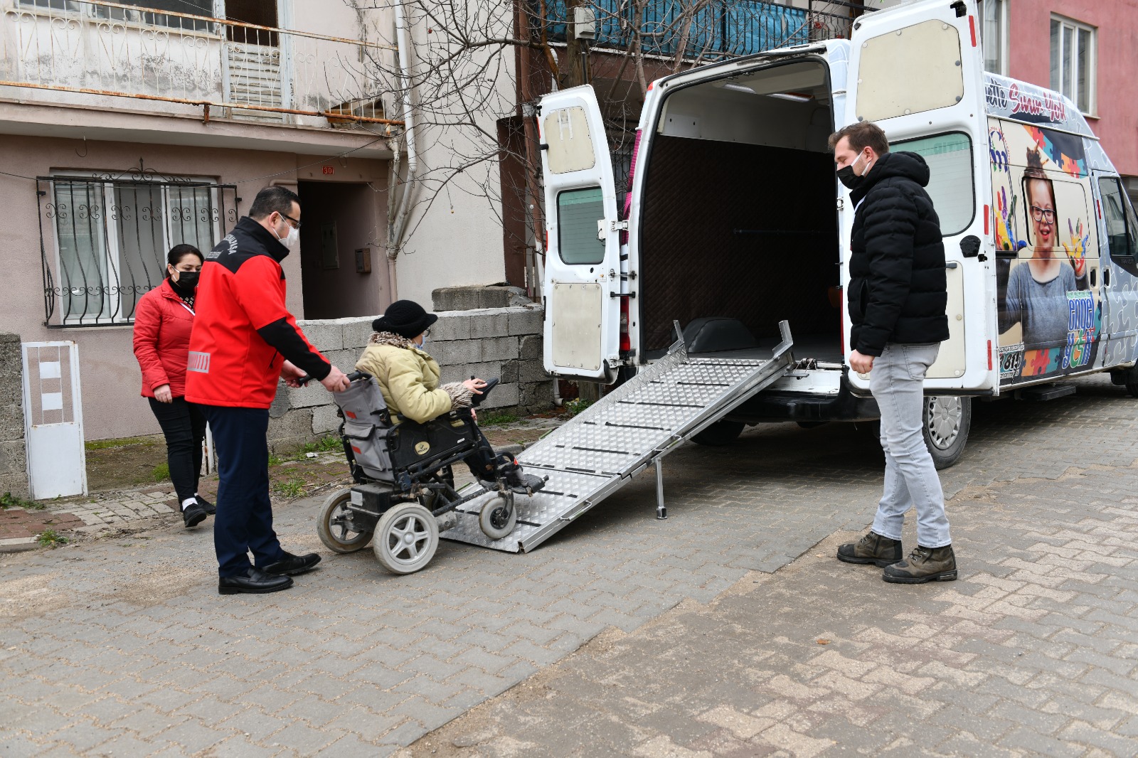 Mustafakemalpaşa Belediyesi’nden engelli vatandaşlara büyük kolaylık Mustafakemalpaşa Belediyesi’nden engelli vatandaşlara büyük kolaylık