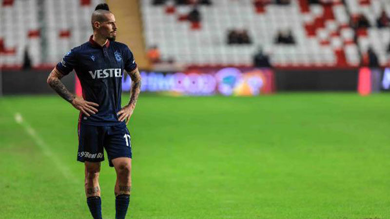 Trabzonspor’dan Hamsik açıklaması Trabzonspor'da İttifak Holding Konyaspor karşılaşmasından sonra ağrıları artan ve tedavi