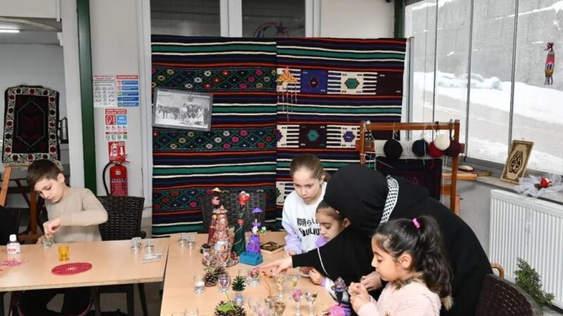 Mustafakemalpaşa Belediyesi tarafından düzenlenen kültür sanat kursları başladı.