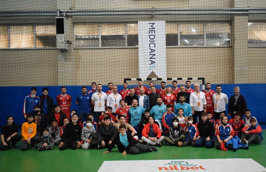 Nilüfer farka koştu