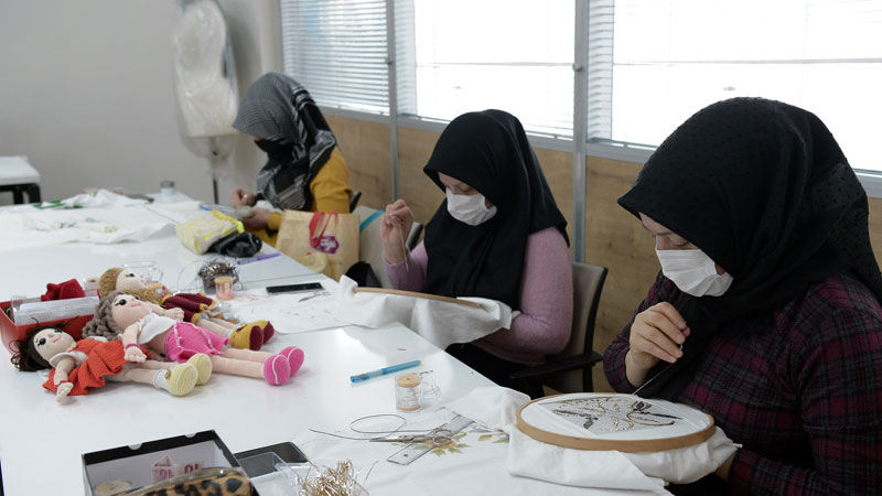 OSMEK kadınların yaşamına ışık tutuyor