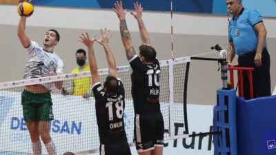 AXA Sigorta Efeler Ligi'nde mücadele eden Bursa Büyükşehir Belediyespor Erkek