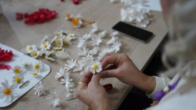 İpek kozaları Yıldırımlı kadınların elinde çiçek oluyor