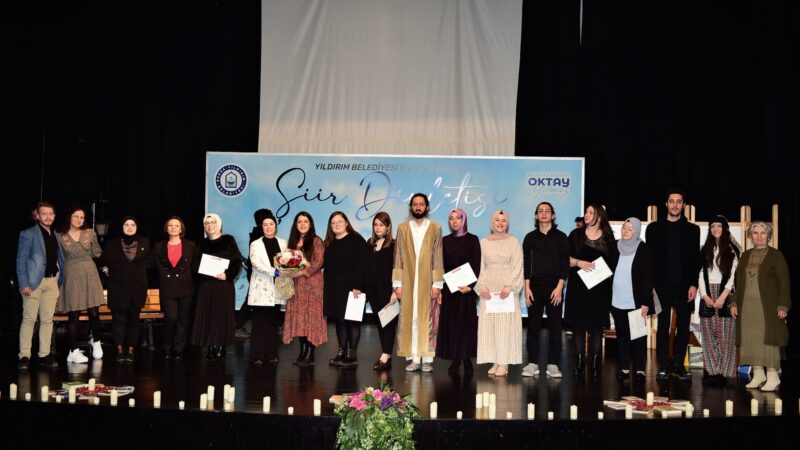 Kursiyerlerden şiir dinletisi Yıldırım Belediyesi 'Etkili İletişim ve Diksiyon Kursu' eğitimi ilk mezunlarını