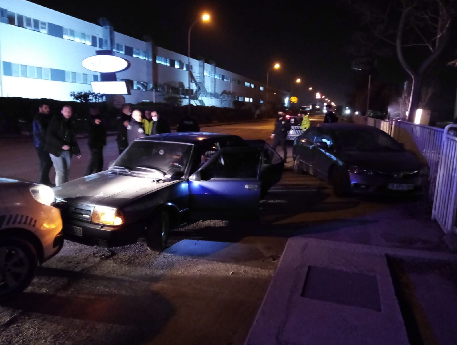 Bursa’da alkollü sürücü kaçarken kazaya karıştı!