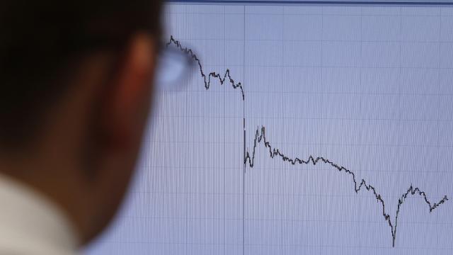 Rus piyasalarında işlemler değer kayıplarının ardından durduruldu