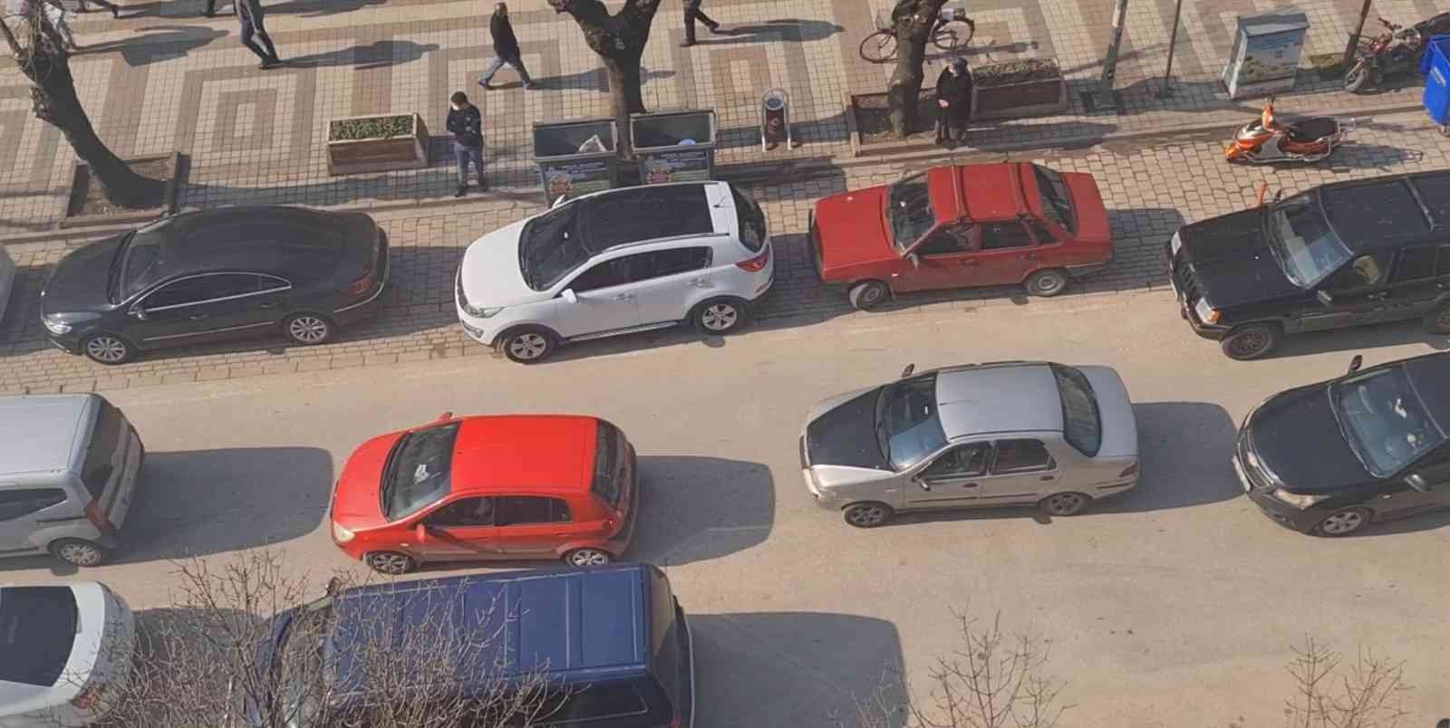 Bursa’da yolu kapatıp çiftetelli oynadılar