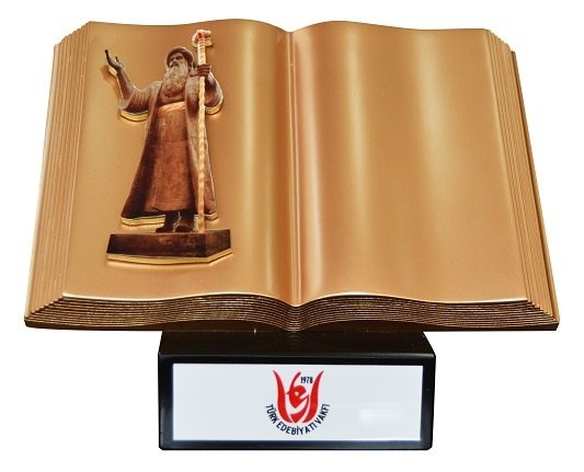 BUÜ’lü akademisyene ‘Türk Dünyasına Üstün Hizmet Ödülü’