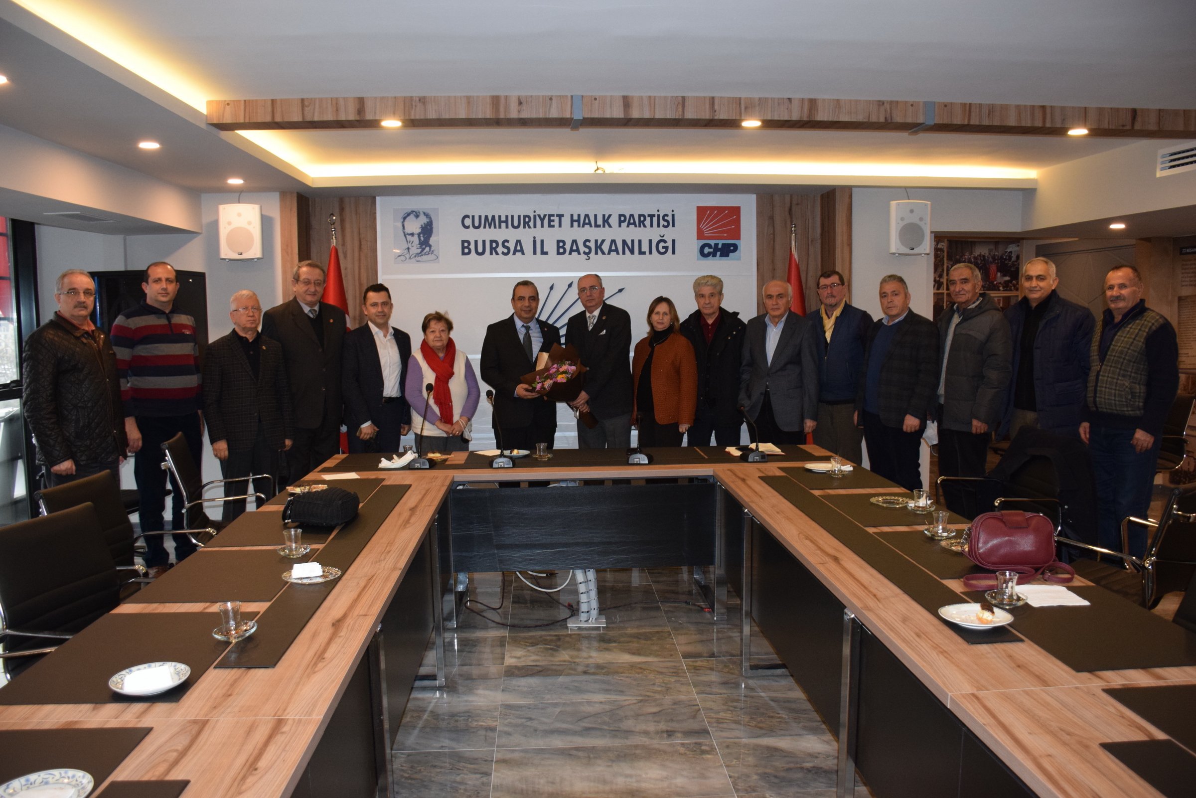 Emekli Astsubaylar özlük hakları için CHP’ye dosya verdi…