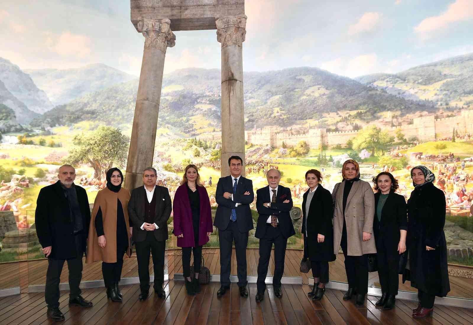 Darülaceze yönetimi 1326 Bursa Fetih Müzesi’ni gezdi 1 darulaceze yonetimi 1326 bursa fetih muzesini gezdi d478dab