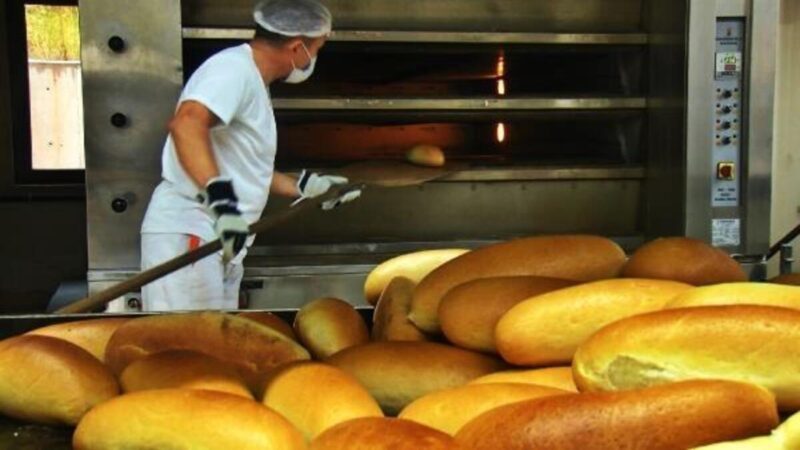 Bursa’da zamlara meydan okuyor! Dikkat ekmek burada 1 lira… Olay Yazarı Yaman Kaya'nın, Türkiye'nin en ucuz ekmeğinin satıldığı Bursa'daki