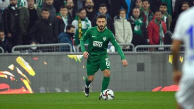 Bursaspor kaptanından anlamlı çağrı