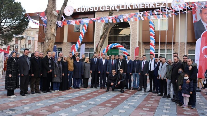 Gürsu Gençlik Merkezi’ne coşkulu açılış Gürsu Gençlik Merkezi, Gençlik ve Spor Bakanı Dr. Mehmet Muharrem