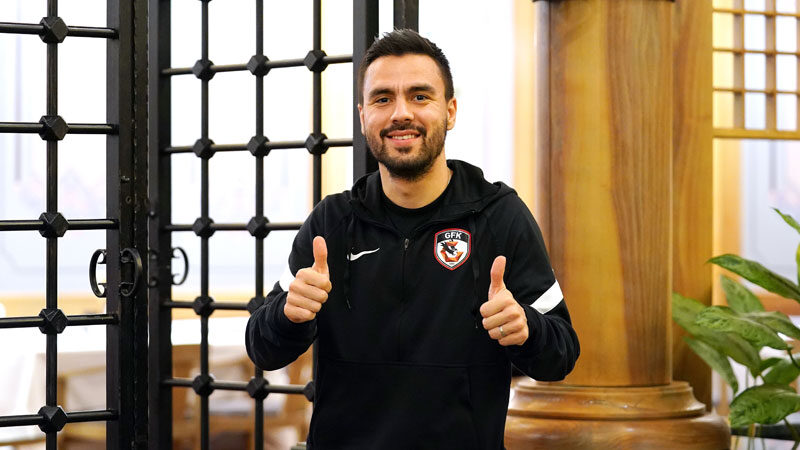 Eski Bursasporlu futbolcudan Batalla’ya övgü dolu sözler Furkan Soyalp, “Batalla saha içinde cesur olmam gerektiğini söyledi” dedi.