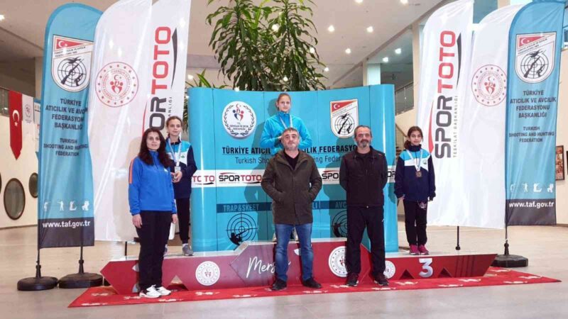 Osmangazi Belediyespor Atıcılık Takımı sporcularından Elif Duman, Türkiye Havalı Silahlar