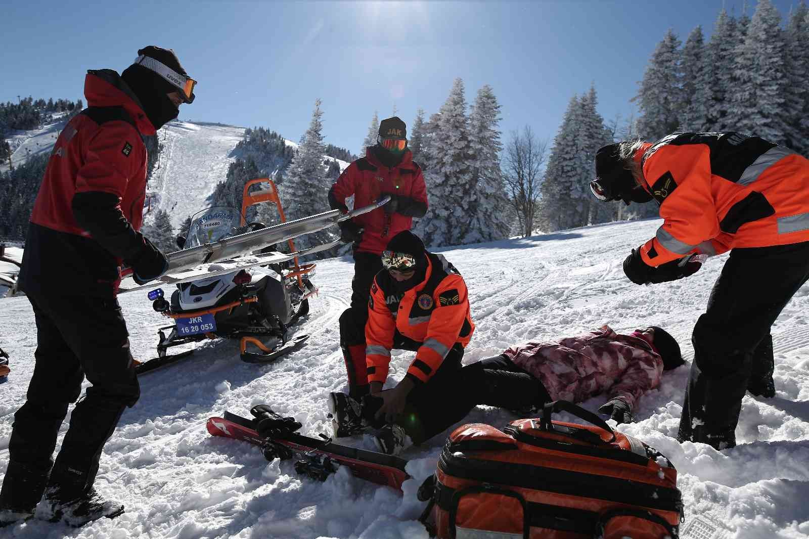 Uludağ’da hayat kurtaran tim…
