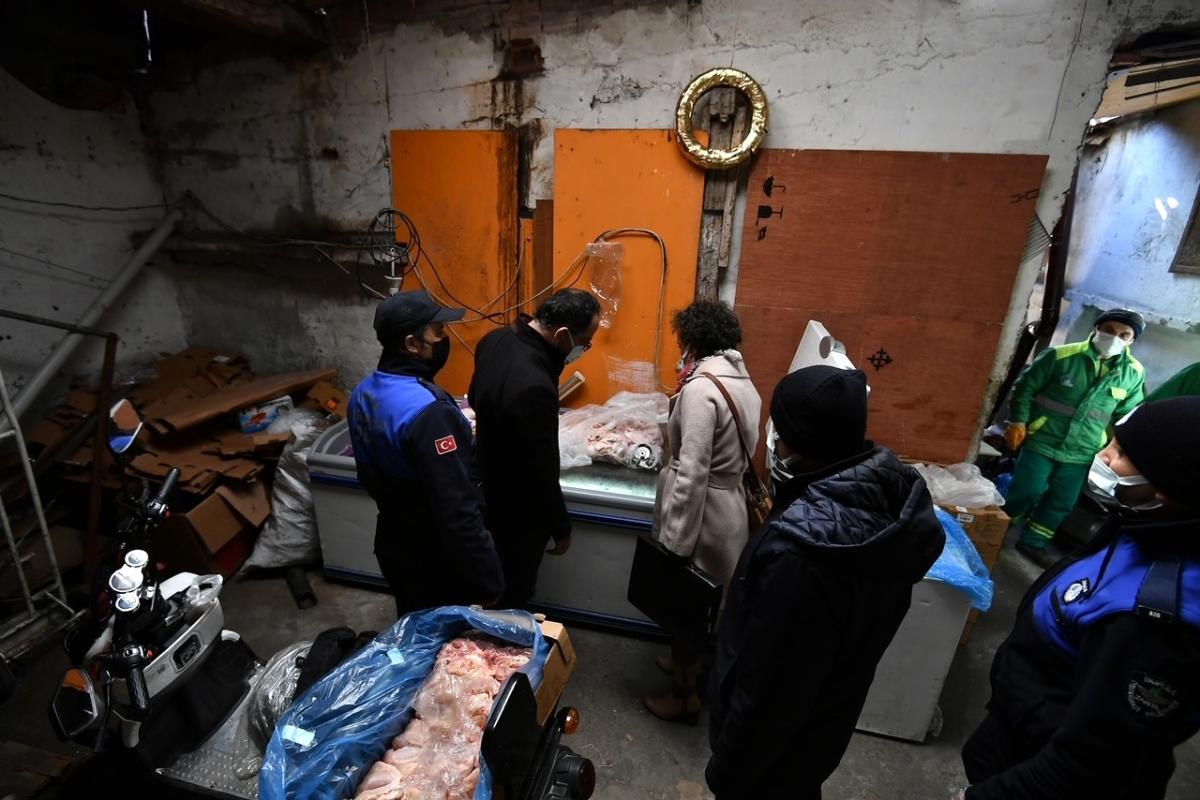 Bursa’da kaçak tavuk operasyonunda şoke eden görüntü