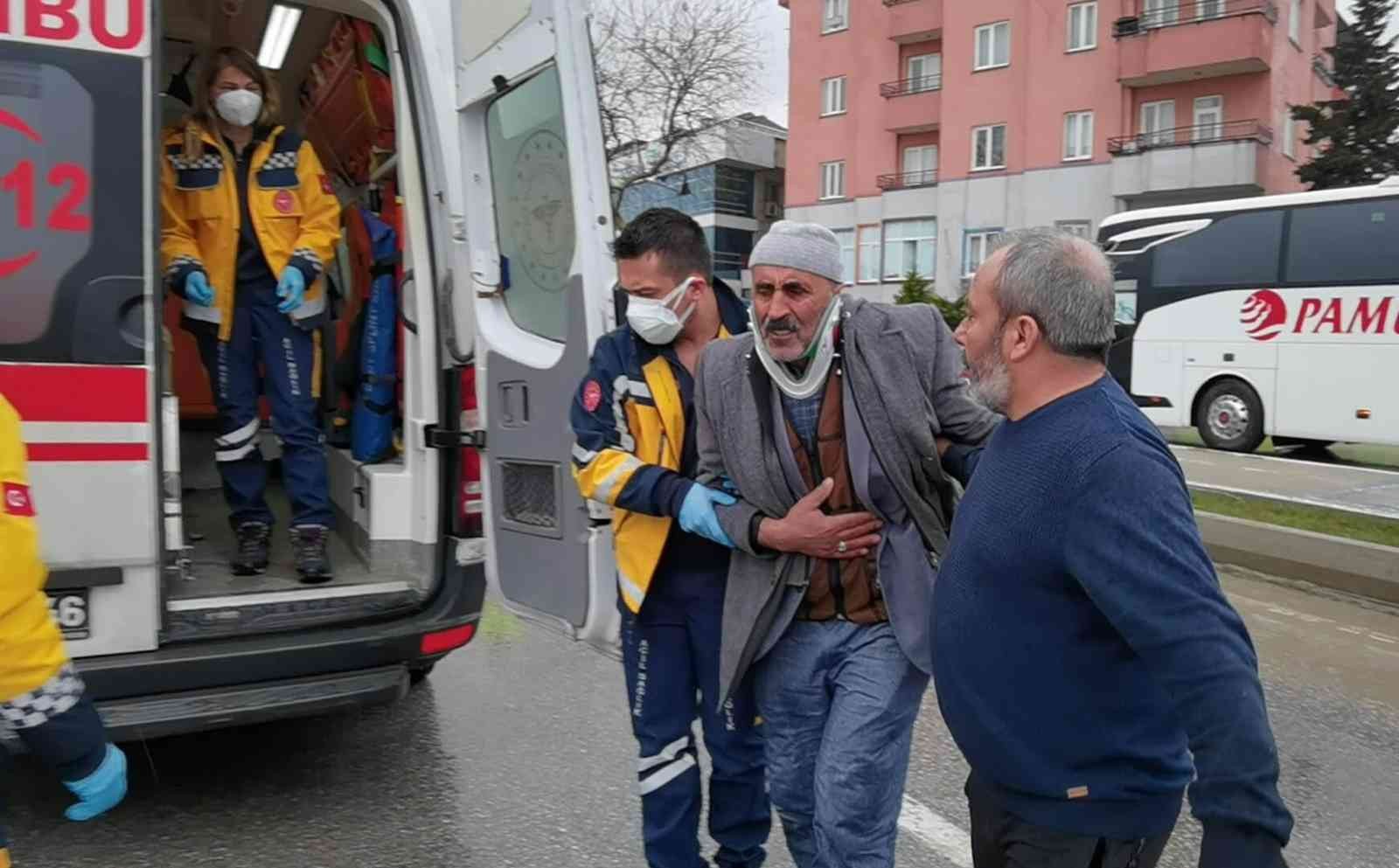 Bursa’da kamyonet ile otomobil çarpıştı