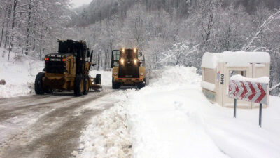 Uludağ yamaçlarında karla mücadele
